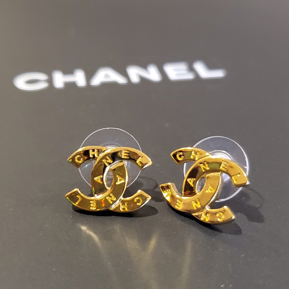 Chanel 20a button stud earrings pierced